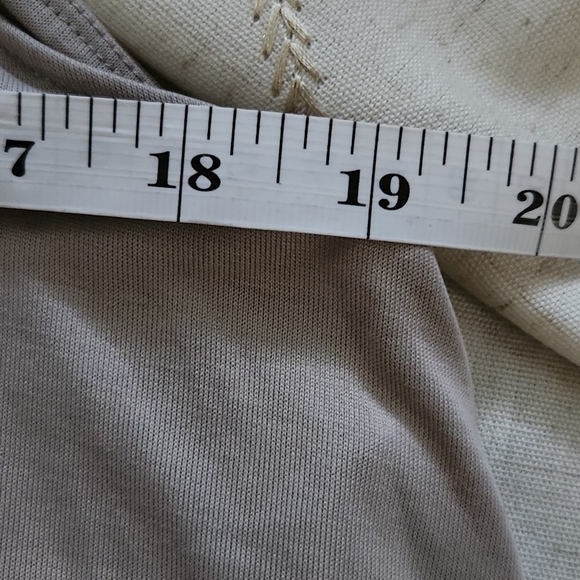 The Impeccable Pig Taupe Sleeveless Blouse‎ Top Size L Modal Blend Keyhole Back - Picture 6 of 7